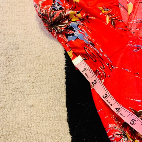 NWOT Reformation Beach Print cropped top. Xsmall. - Picture 9 of 11